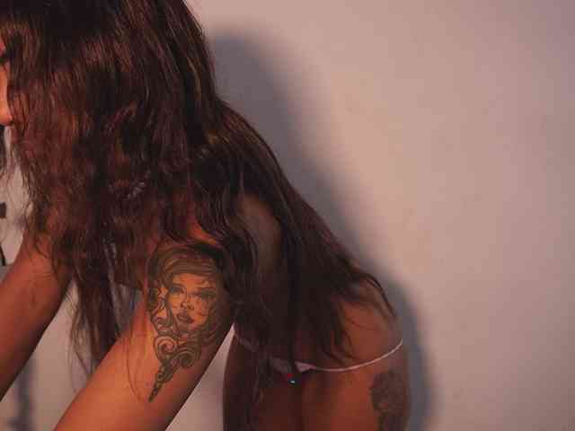 Modella: AlondraSparrow