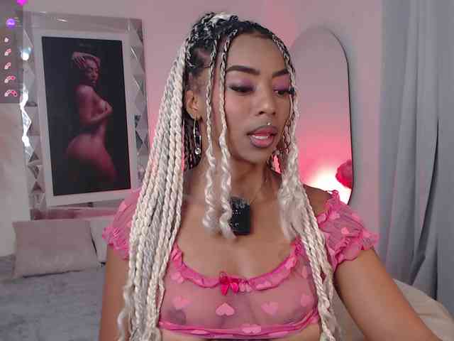 Modella: AlondraSparrow