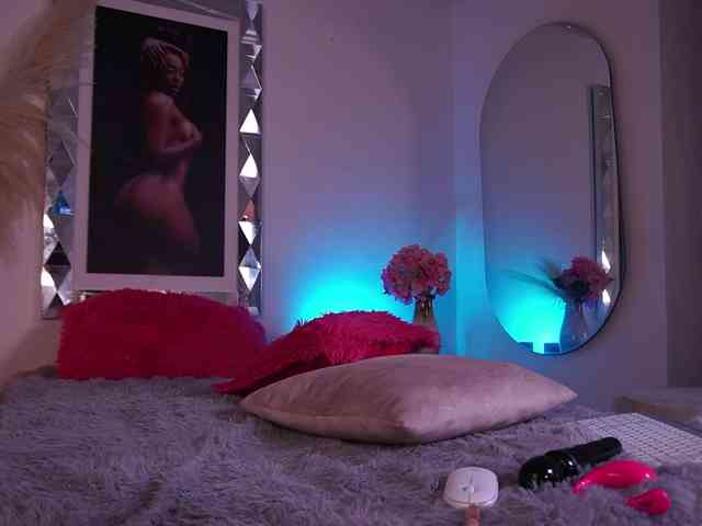 Modella: AlondraSparrow