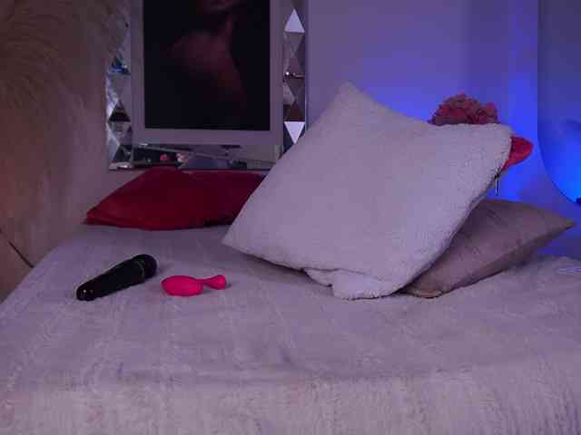 Modella: AlondraSparrow