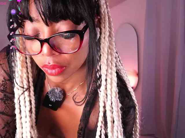 Modella: AlondraSparrow
