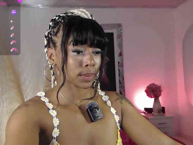 Modella: AlondraSparrow