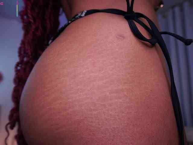Modella: AlondraSparrow