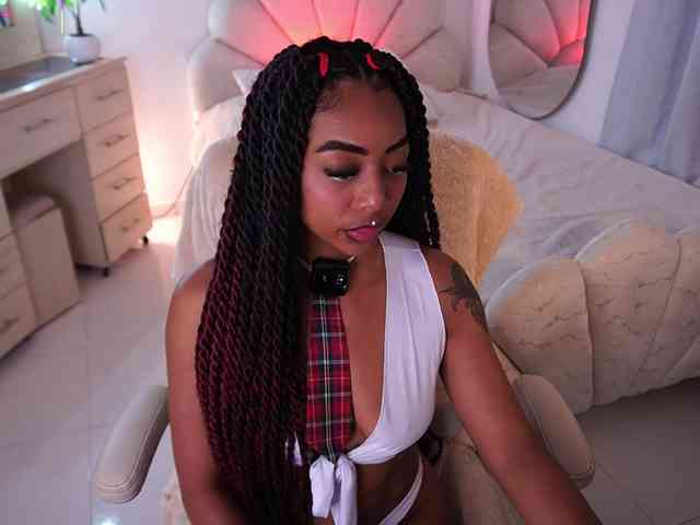 Model: AlondraSparrow