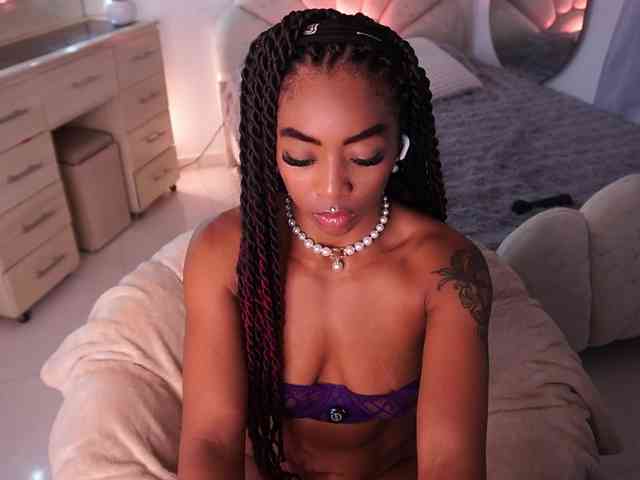 Model: AlondraSparrow