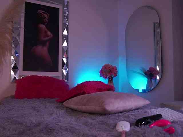 Modella: AlondraSparrow