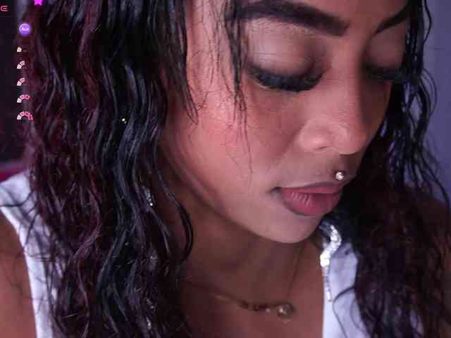 Modella: AlondraSparrow