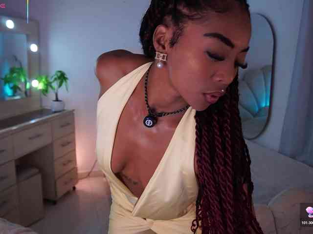 Modella: AlondraSparrow