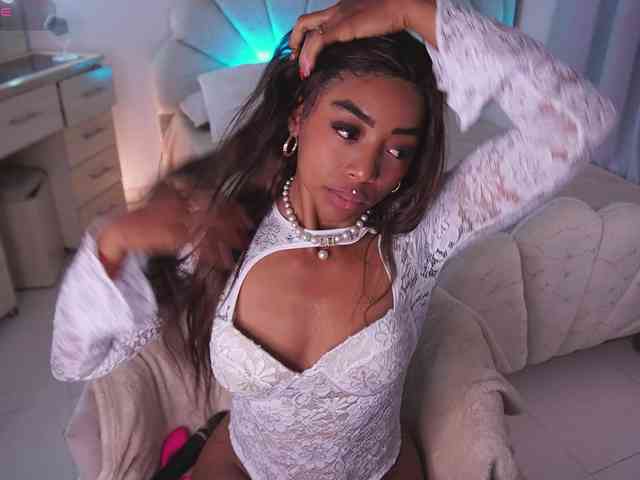 Model: AlondraSparrow
