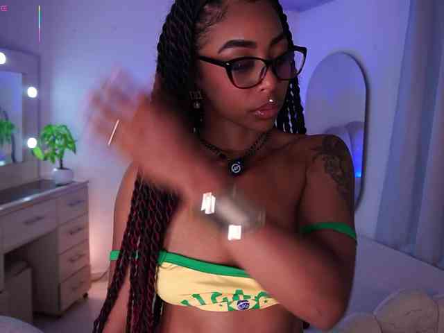 Model: AlondraSparrow