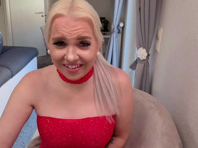 le modèle MiaXXXLive est en webcam porno dans un show sur le site bongacams, il possède les tags suivants: White/Caucasian,Blonde,Shaved