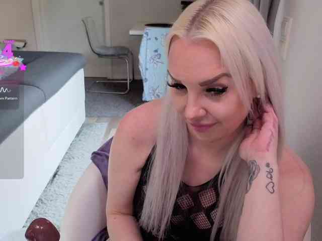 MiaXXXLive webcam