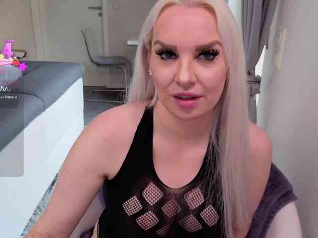 MiaXXXLive webcam