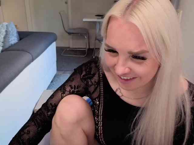 MiaXXXLive webcam