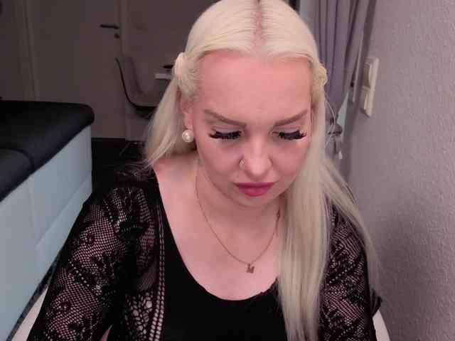 Model: MiaXXXLive