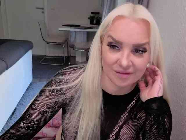MiaXXXLive webcam