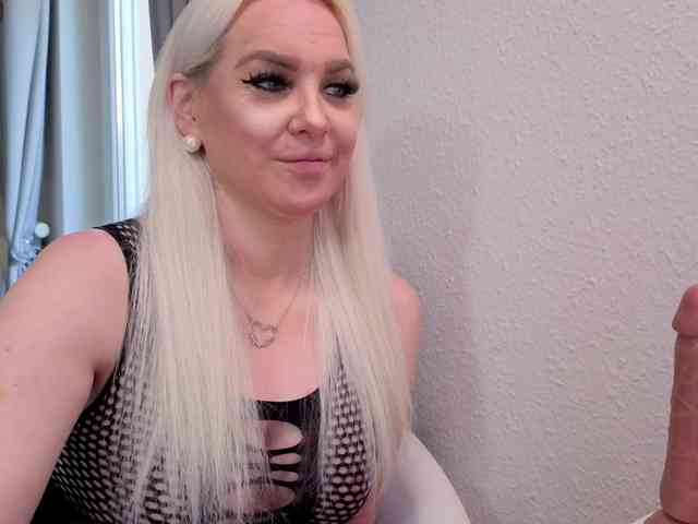 MiaXXXLive webcam