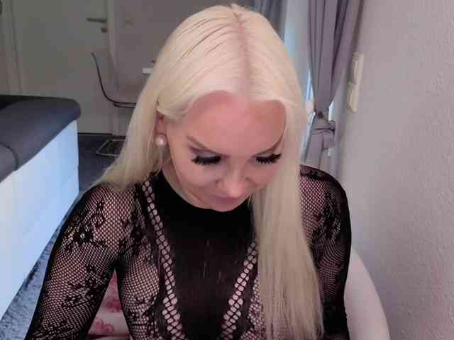 MiaXXXLive
