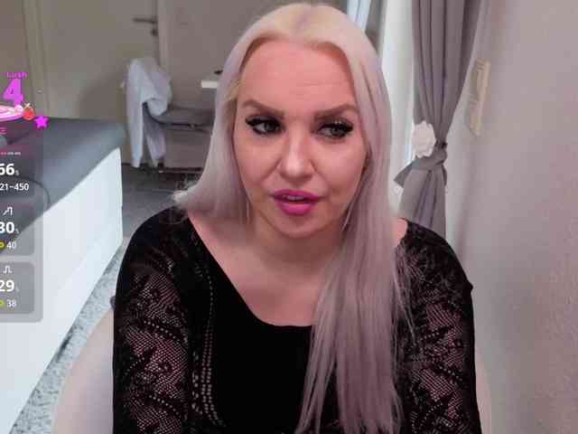 MiaXXXLive webcam