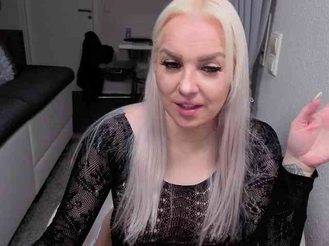 MiaXXXLive webcam