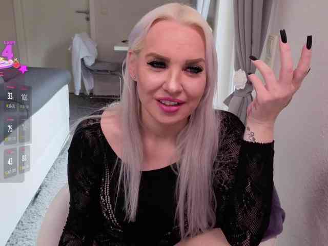 MiaXXXLive webcam