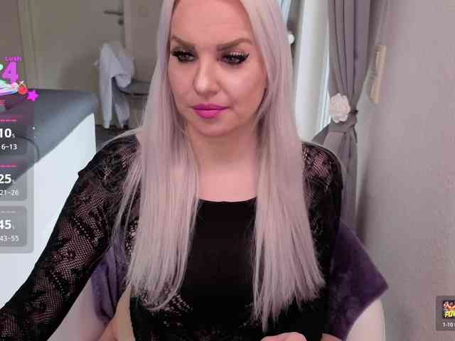 MiaXXXLive