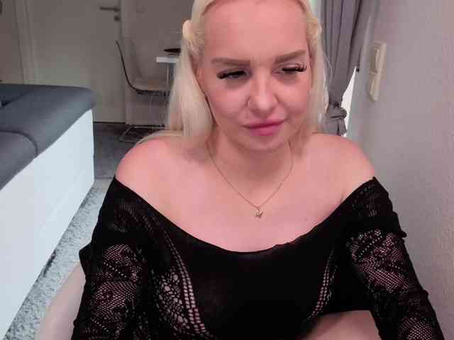 MiaXXXLive webcam