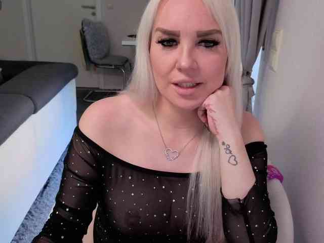 MiaXXXLive