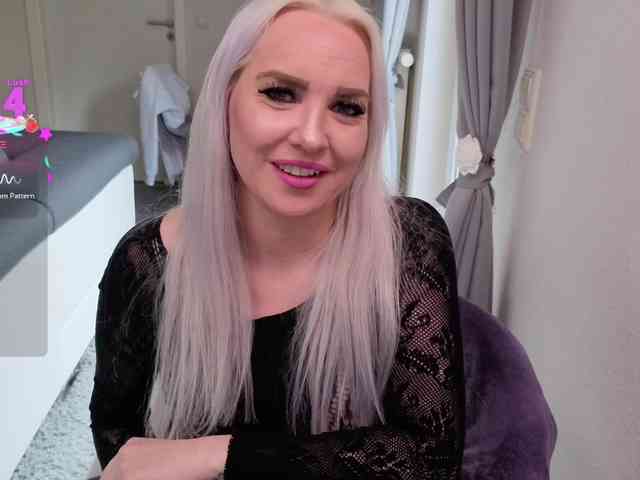 MiaXXXLive webcam