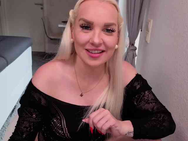 MiaXXXLive webcam