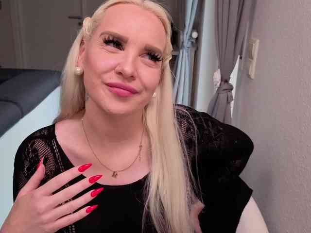 MiaXXXLive webcam