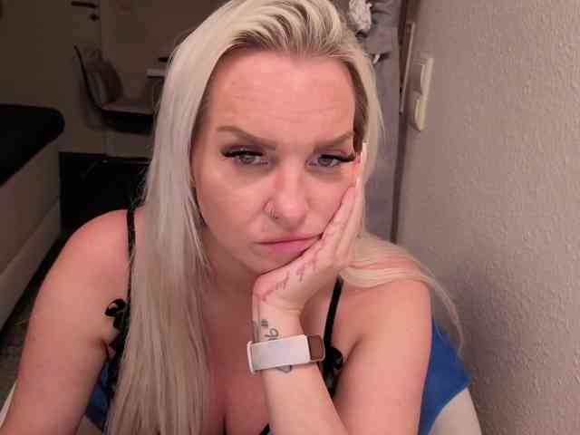 MiaXXXLive webcam