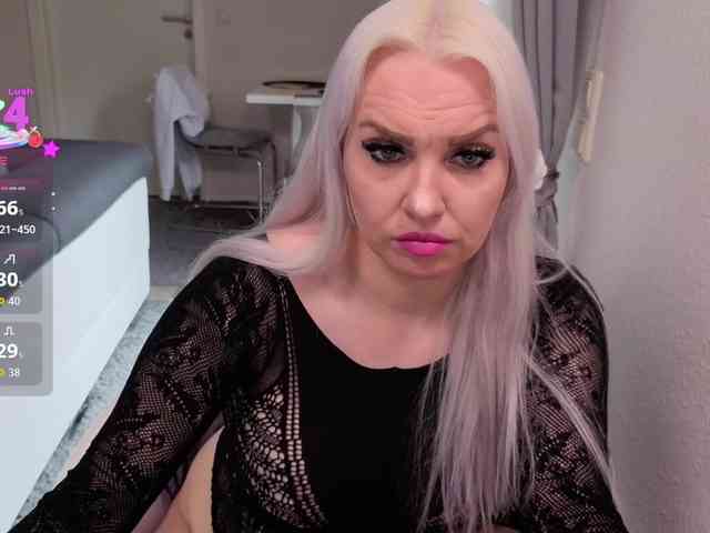 MiaXXXLive webcam