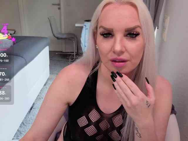 MiaXXXLive webcam