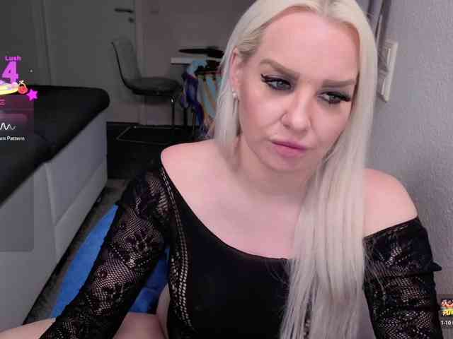 MiaXXXLive