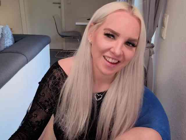 Model: MiaXXXLive