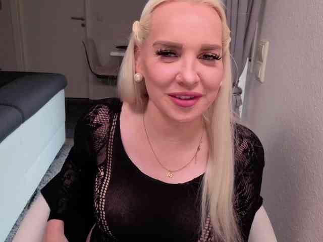 MiaXXXLive webcam
