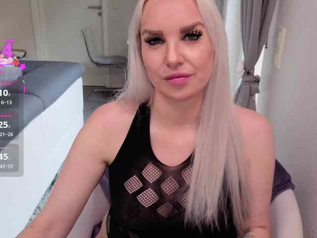 MiaXXXLive webcam