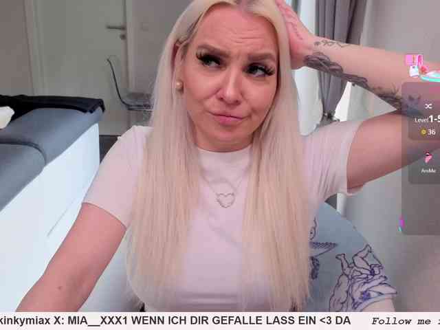 MiaXXXLive webcam