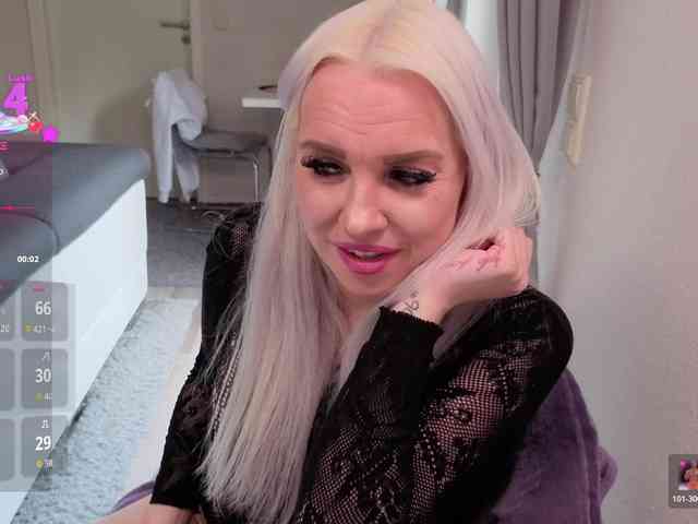MiaXXXLive webcam