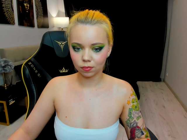 FunnyVibe live cam on BongaCams