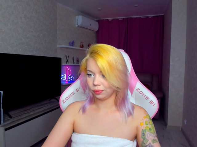 FunnyVibe, live now on BongaCams