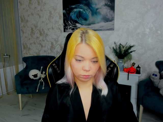 le modèle FunnyVibe est en webcam porno dans un show sur le site bongacams, il possède les tags suivants: White/Caucasian,Blonde,Shaved