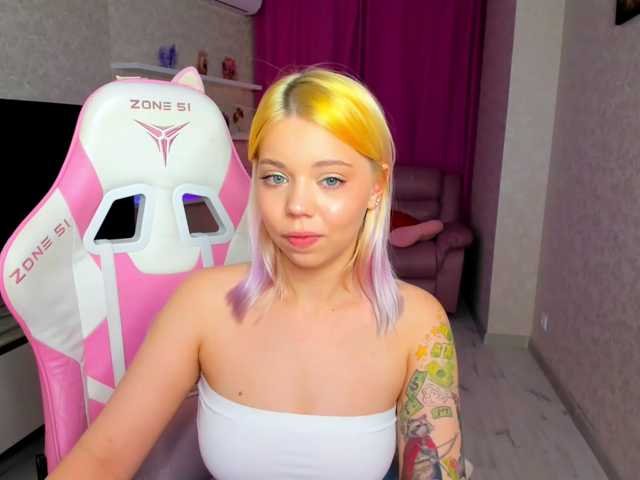 FunnyVibe live cam preview