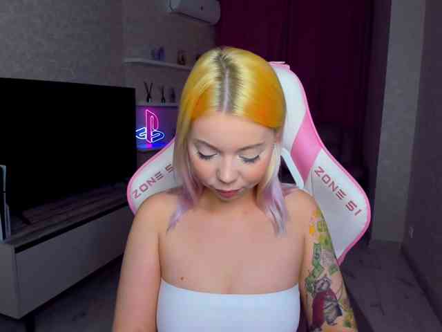 FunnyVibe's webcam live show