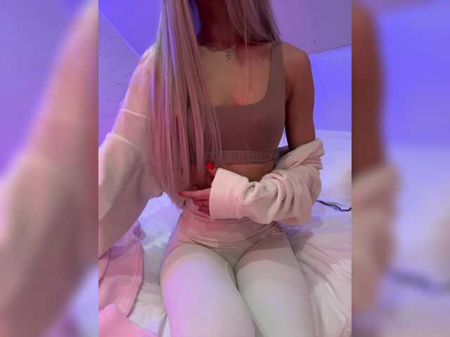 HollyPolly111 live cam on BongaCams