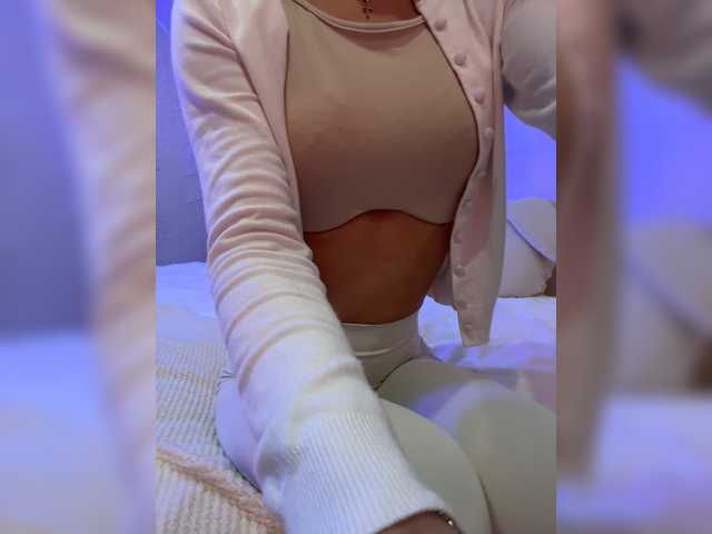 PauLiiine live cam preview