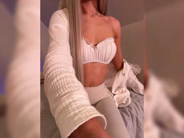 HollyPolly111 live cam on BongaCams