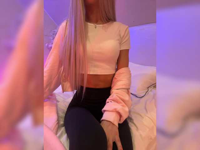 HollyPolly111 live cam on BongaCams