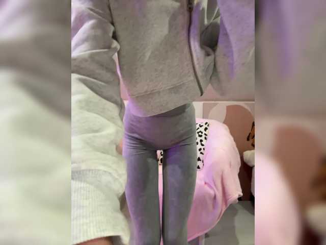 HollyPolly111 live cam on BongaCams